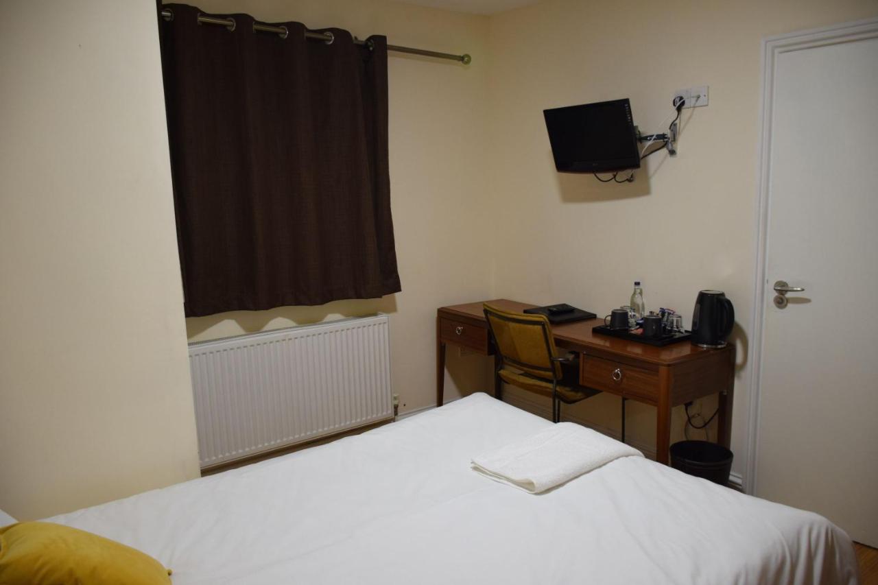 The Bell And Bottle Bed & Breakfast Maidenhead Exterior photo